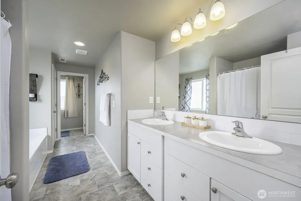 1361 E Nen Drive Moses Lake WA 98837