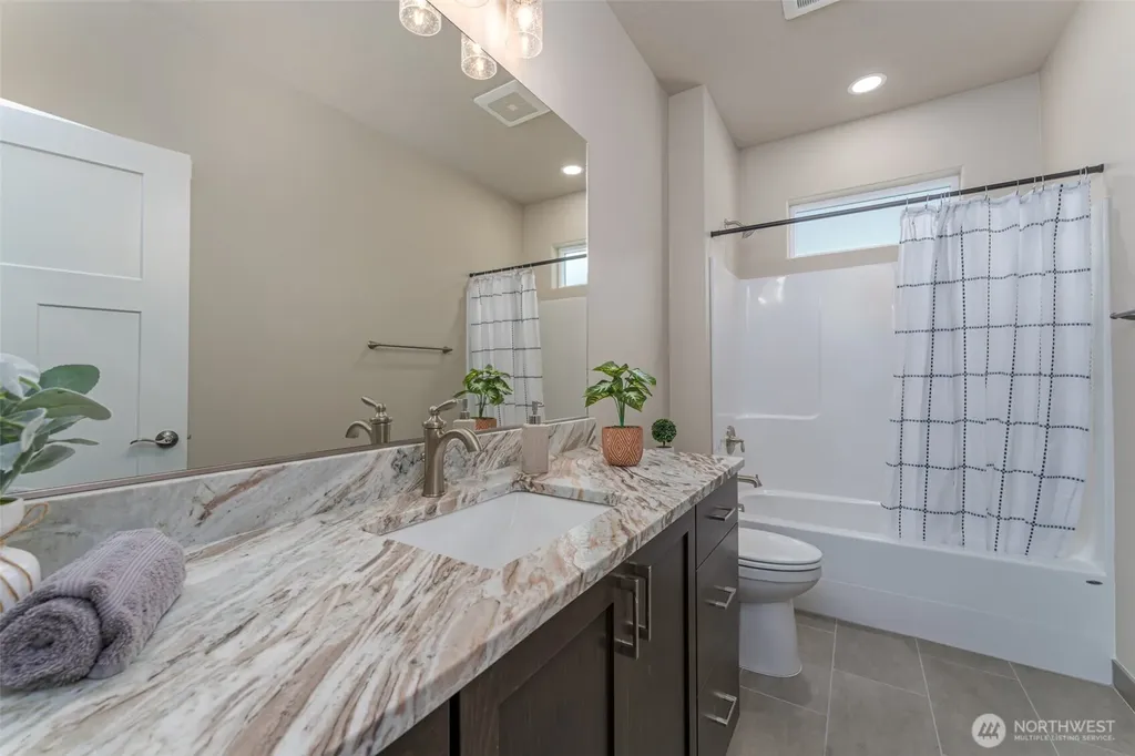 816 N M Loop Drive SW Quincy WA 98848