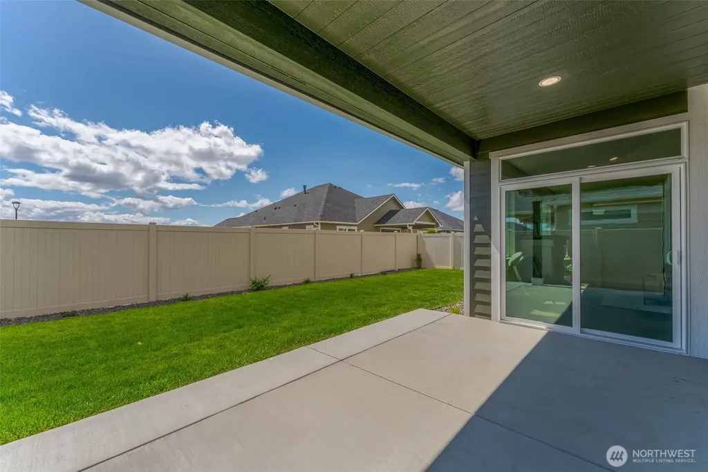 816 N M Loop Drive SW Quincy WA 98848