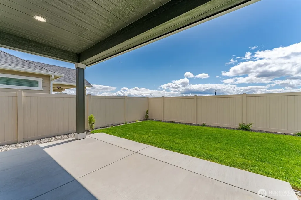816 N M Loop Drive SW Quincy WA 98848