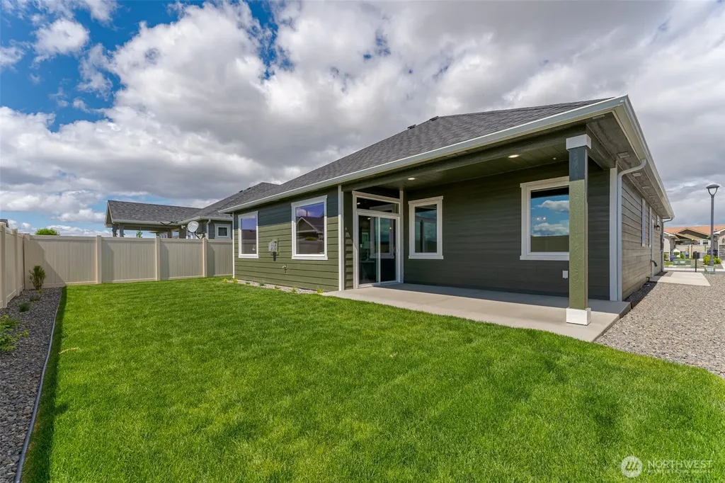 816 N M Loop Drive SW Quincy WA 98848