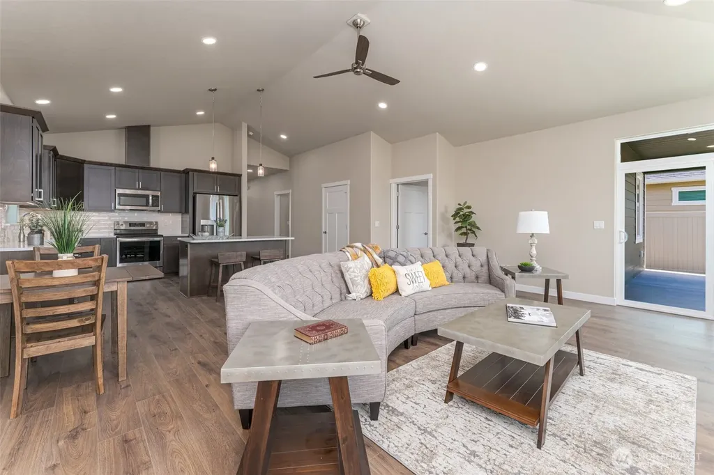 816 N M Loop Drive SW Quincy WA 98848