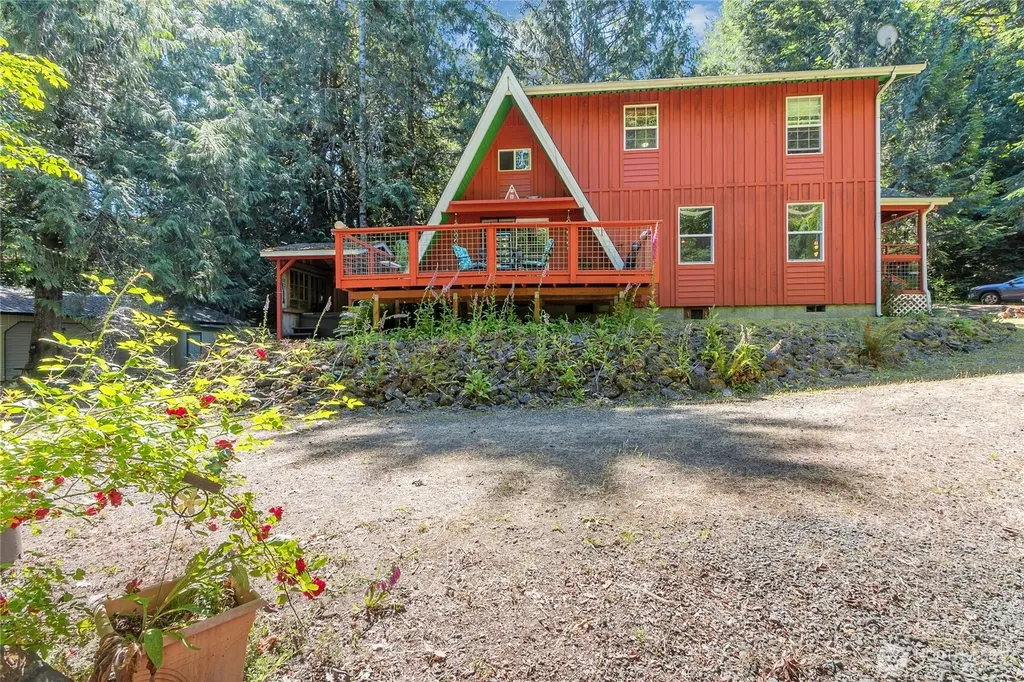 600 N Beacon Point Loop N Lilliwaup WA 98555