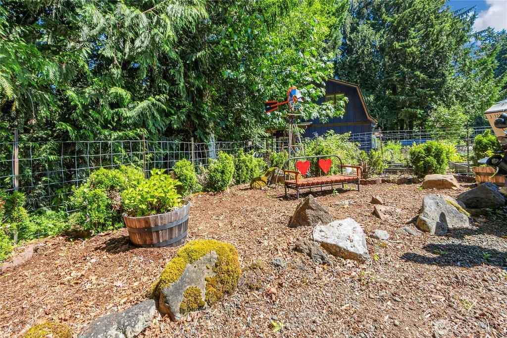 600 N Beacon Point Loop N Lilliwaup WA 98555