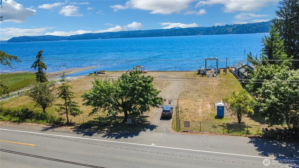 600 N Beacon Point Loop N Lilliwaup WA 98555