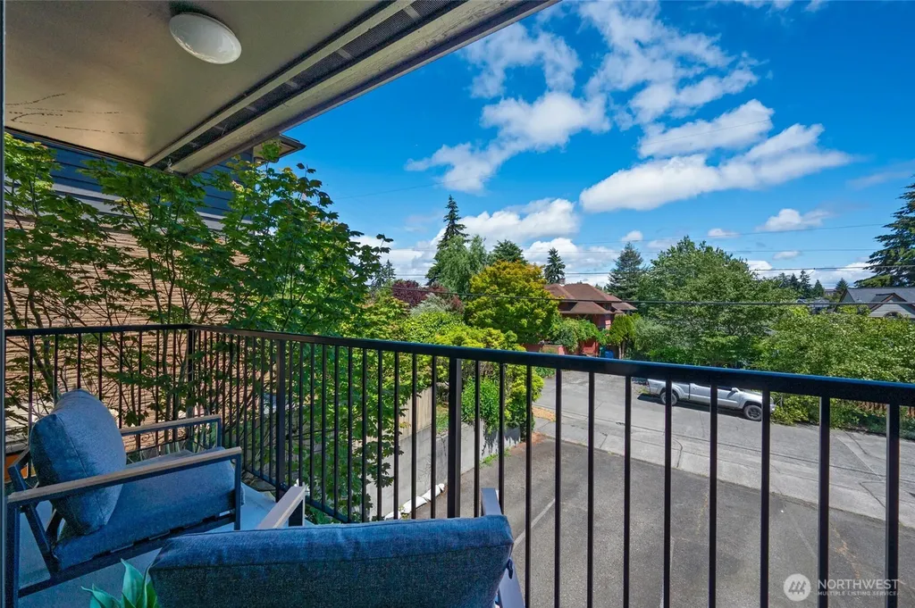 4219 Whitman Avenue N Seattle WA 98103