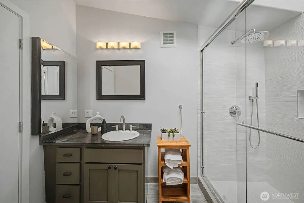 15504 11th Avenue NE Shoreline WA 98155