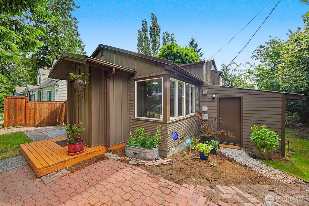 15504 11th Avenue NE Shoreline WA 98155