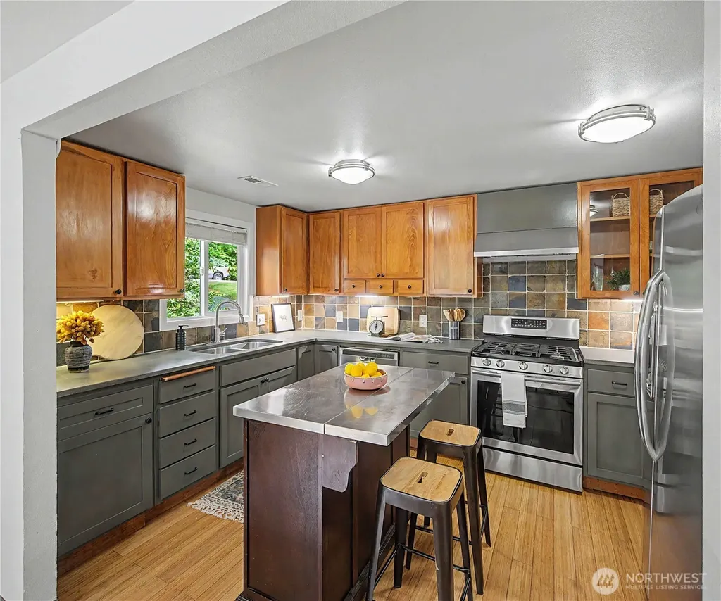 15504 11th Avenue NE Shoreline WA 98155