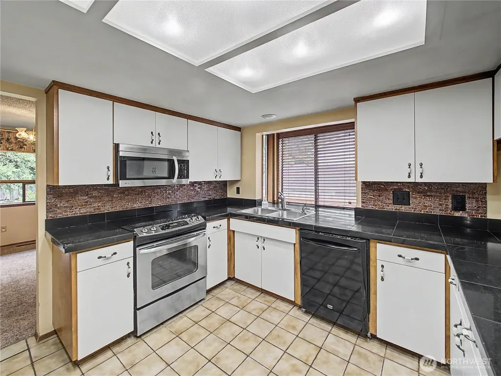 21327 SE 252nd Place Maple Valley WA 98038