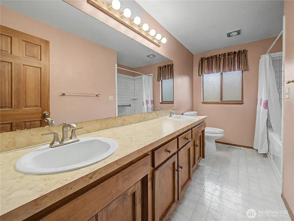 21327 SE 252nd Place Maple Valley WA 98038