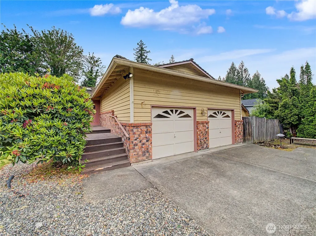 21327 SE 252nd Place Maple Valley WA 98038