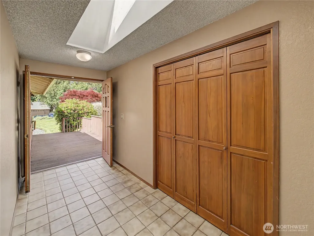 21327 SE 252nd Place Maple Valley WA 98038