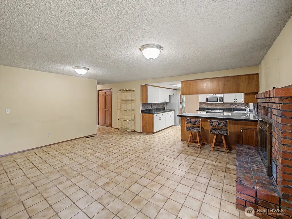 21327 SE 252nd Place Maple Valley WA 98038