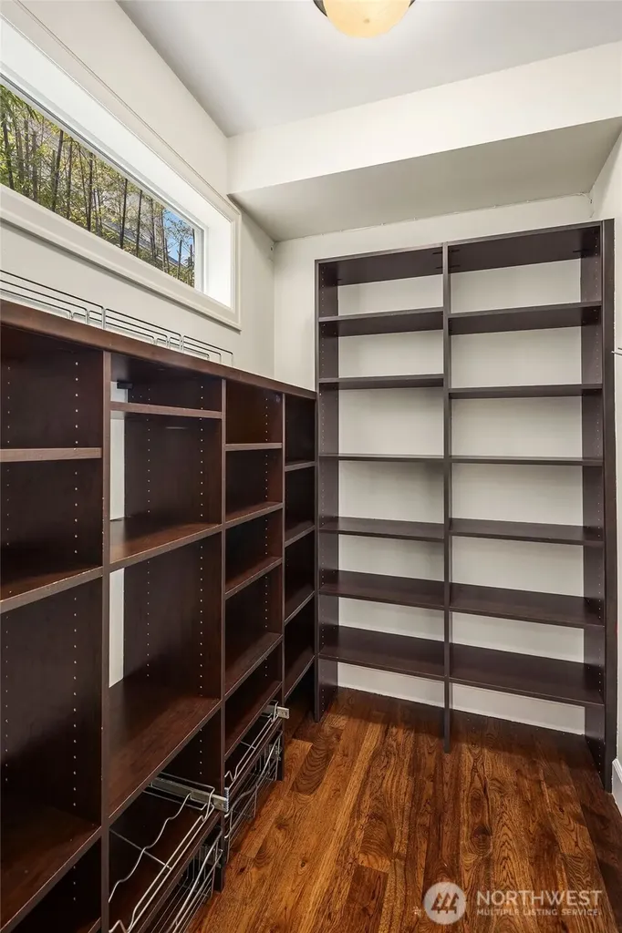 2607 W Newton Street Seattle WA 98199