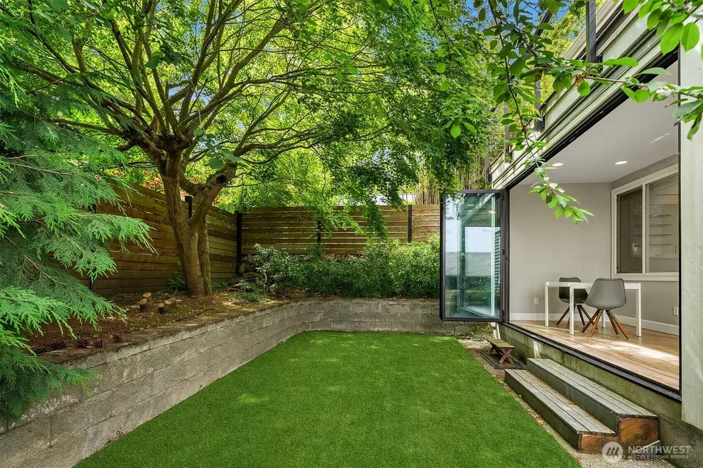2607 W Newton Street Seattle WA 98199