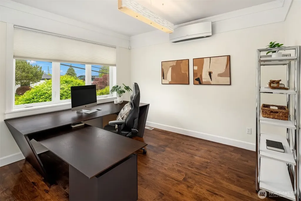 2607 W Newton Street Seattle WA 98199