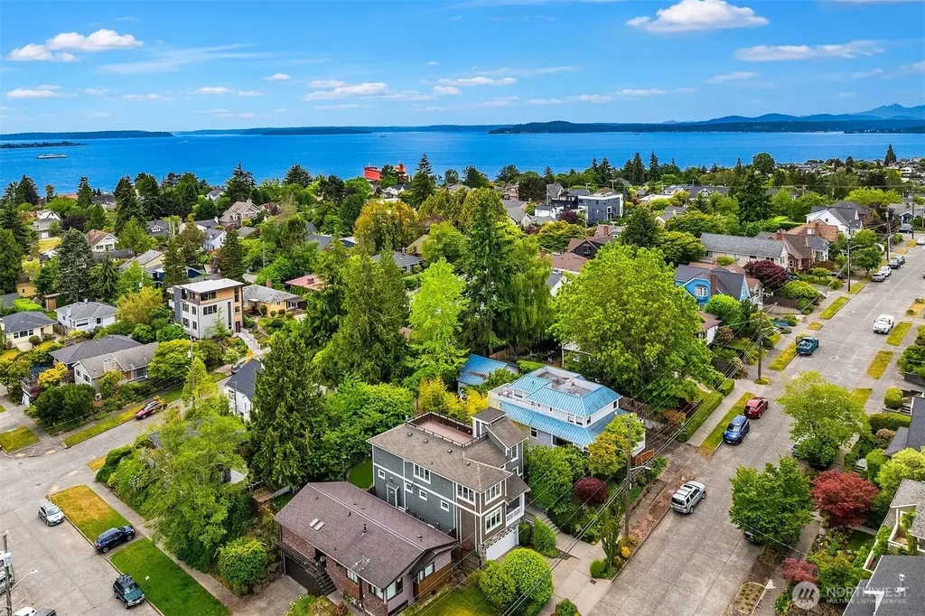 2607 W Newton Street Seattle WA 98199
