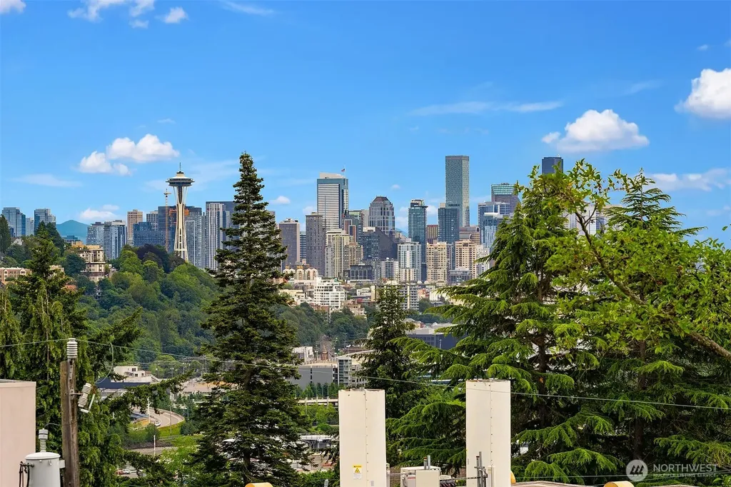2607 W Newton Street Seattle WA 98199