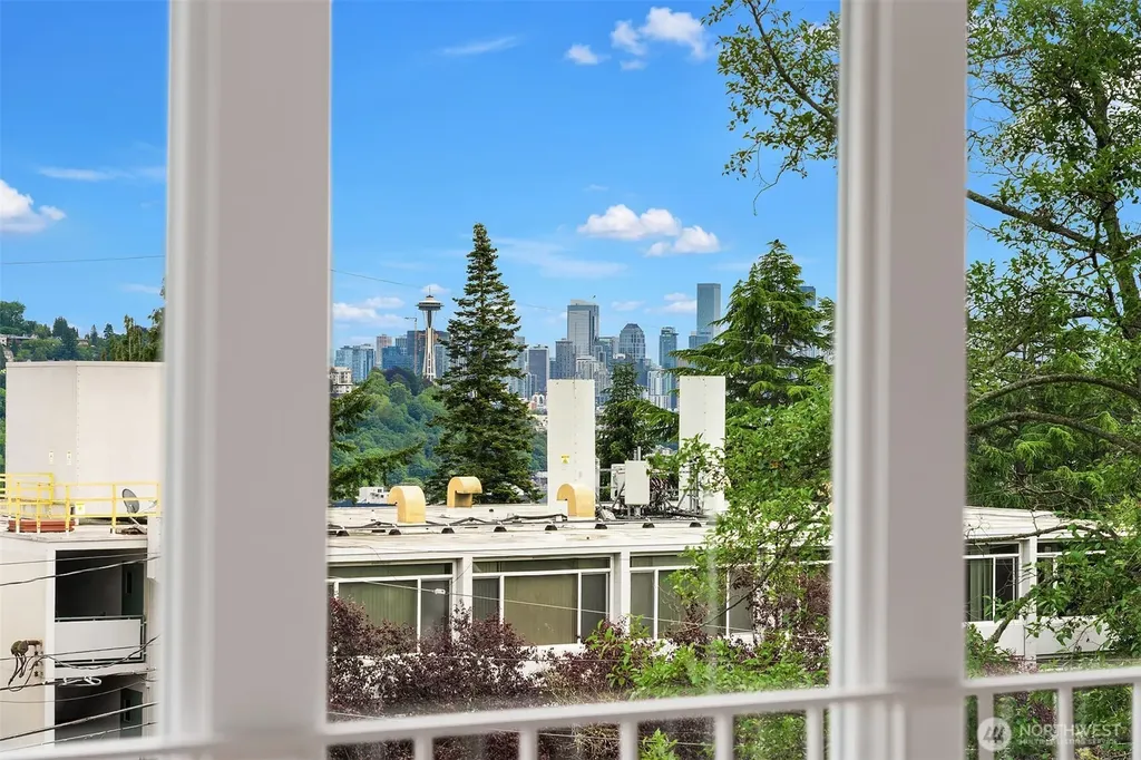 2607 W Newton Street Seattle WA 98199