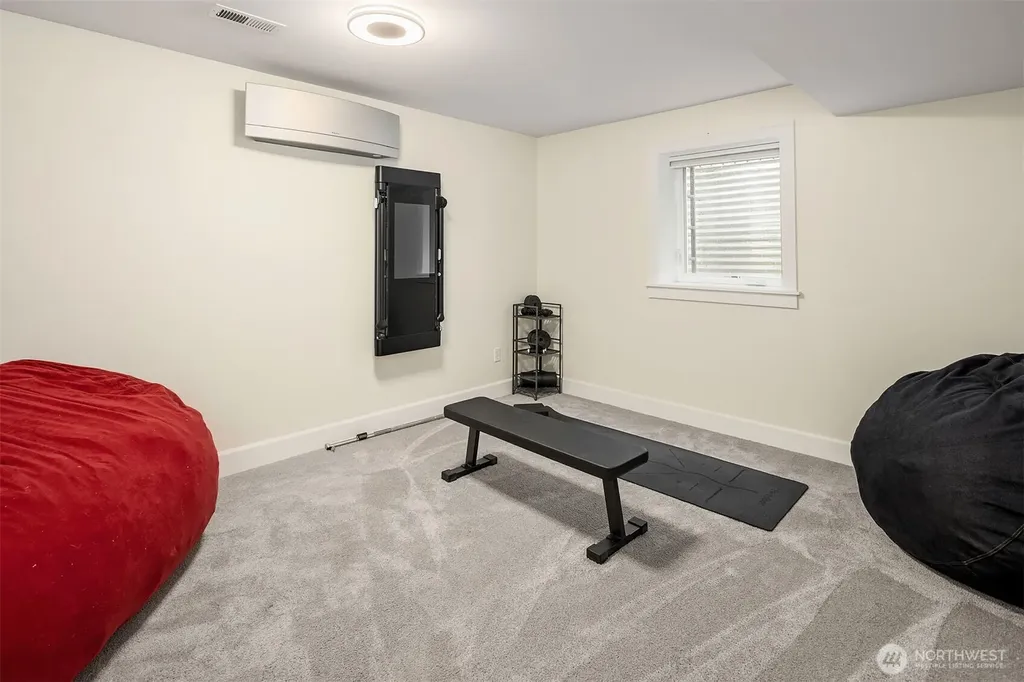 2607 W Newton Street Seattle WA 98199