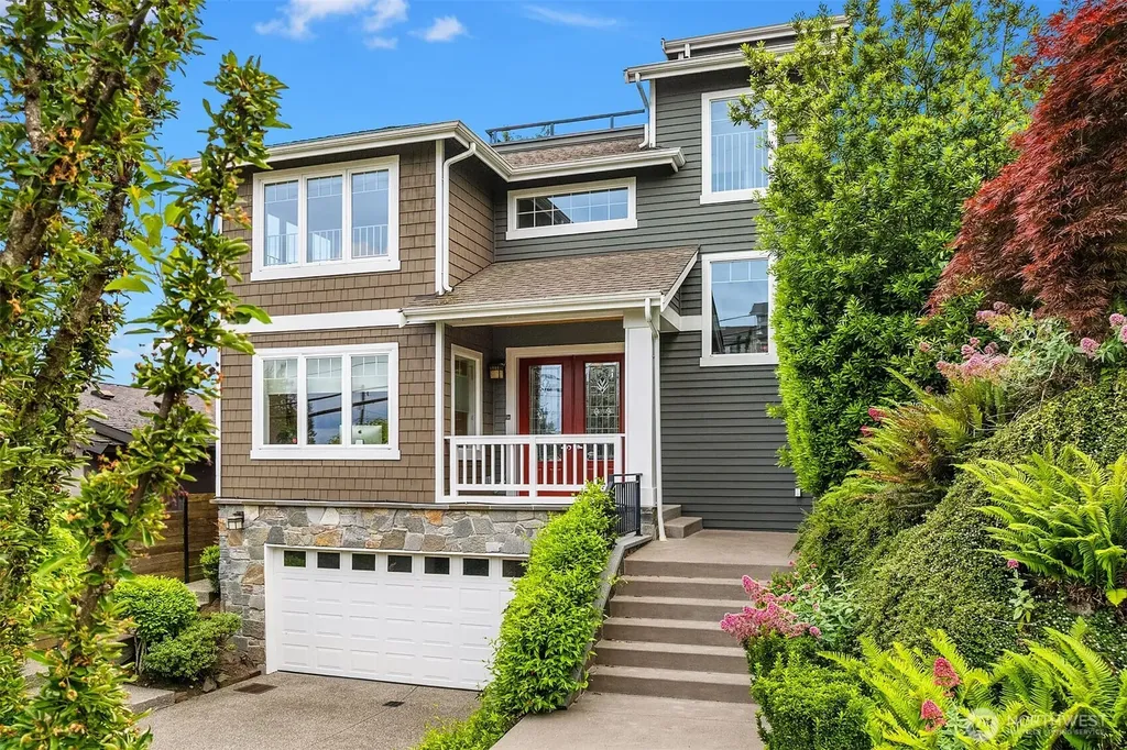 2607 W Newton Street Seattle WA 98199