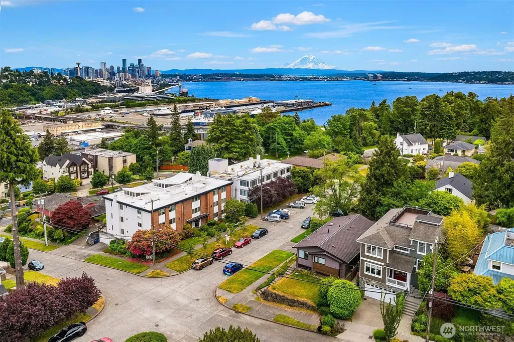 2607 W Newton Street Seattle WA 98199