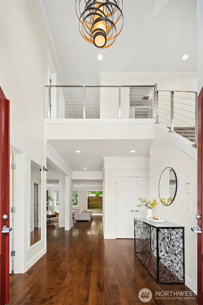 2607 W Newton Street Seattle WA 98199