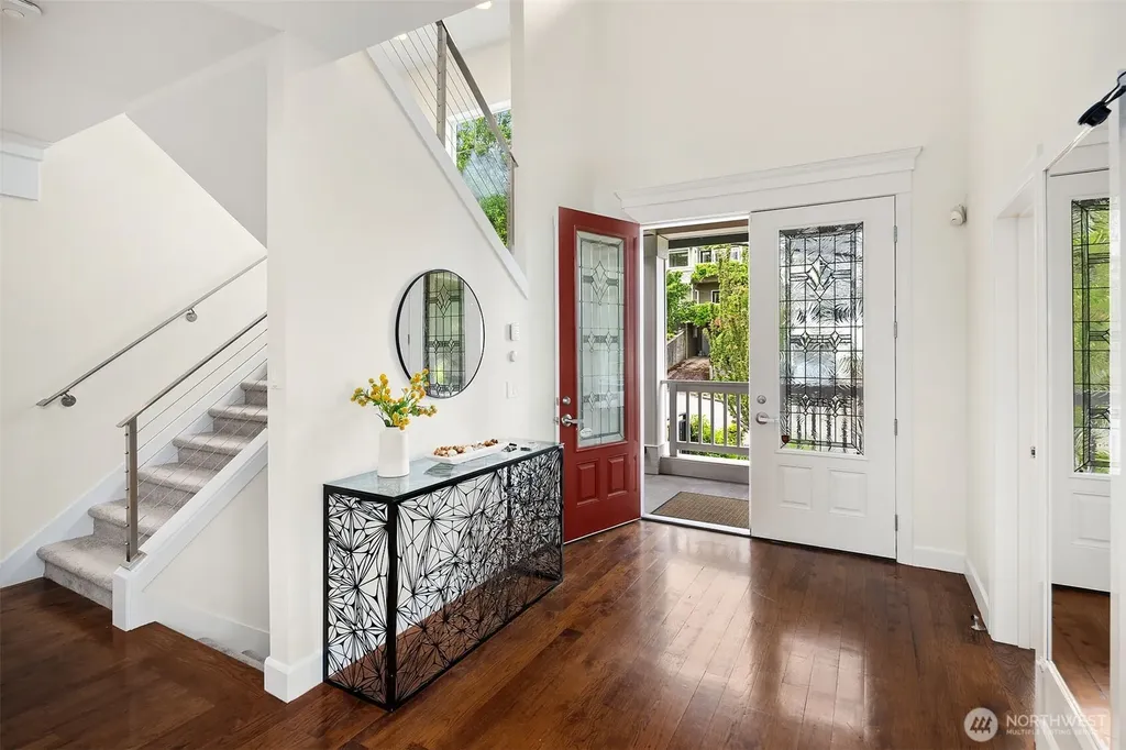 2607 W Newton Street Seattle WA 98199