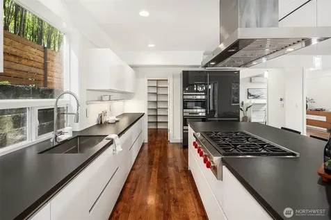 2607 W Newton Street Seattle WA 98199