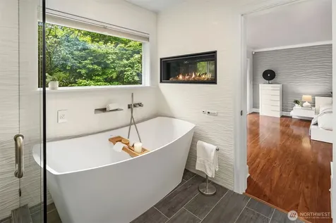 2607 W Newton Street Seattle WA 98199