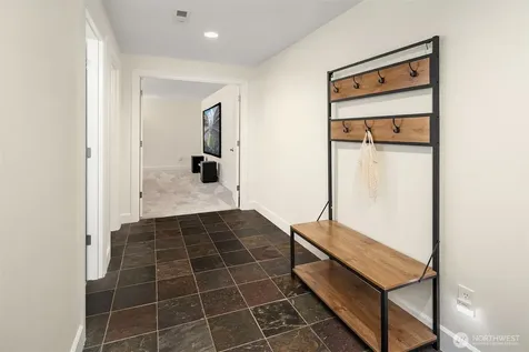 2607 W Newton Street Seattle WA 98199