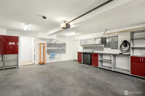 2607 W Newton Street Seattle WA 98199