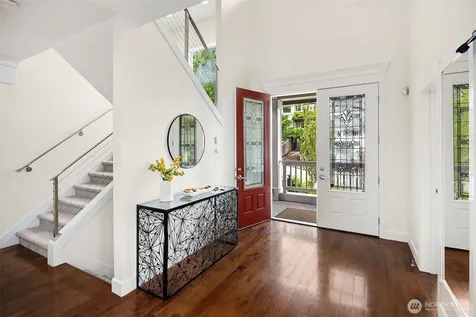 2607 W Newton Street Seattle WA 98199