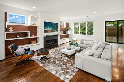 2607 W Newton Street Seattle WA 98199