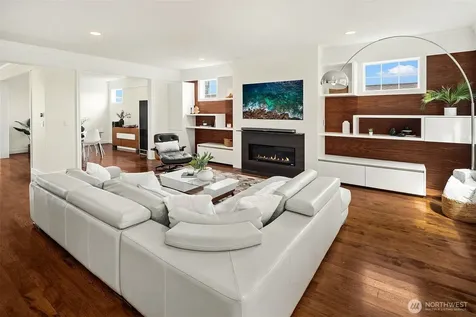 2607 W Newton Street Seattle WA 98199