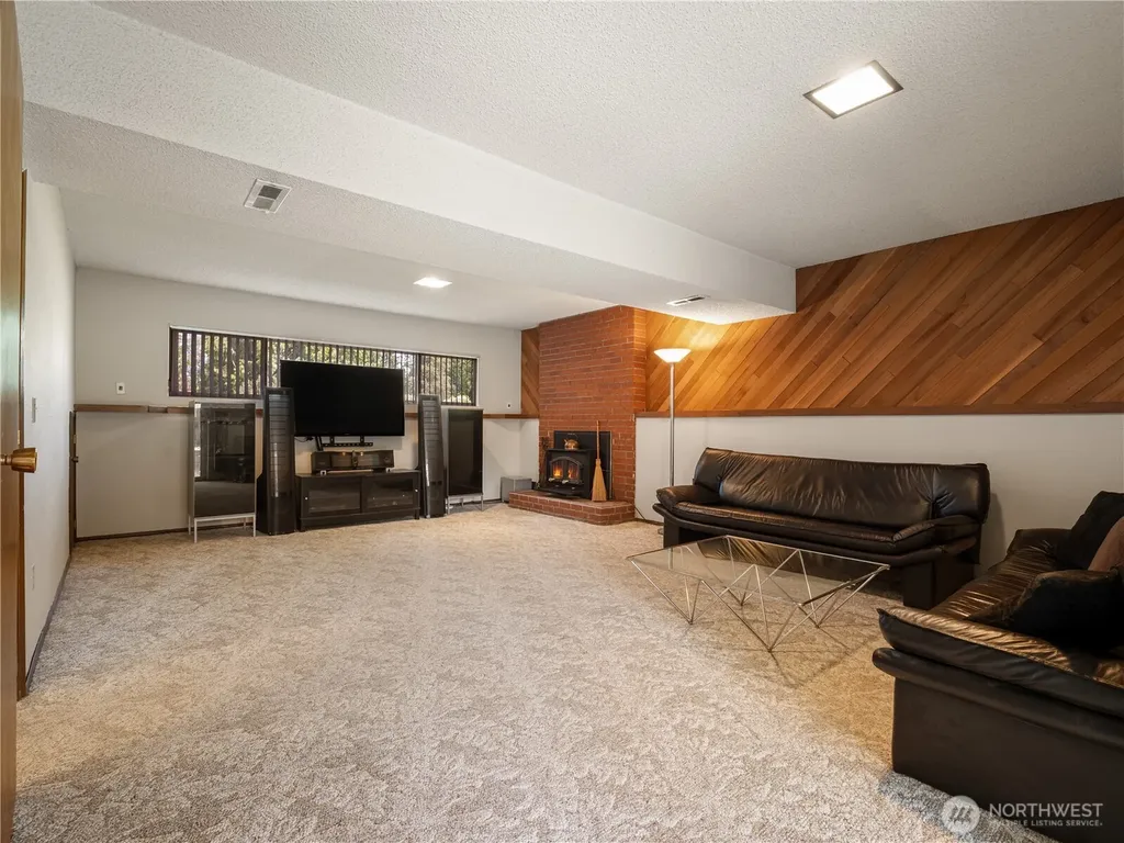 2103 306th Place Federal Way WA 98023
