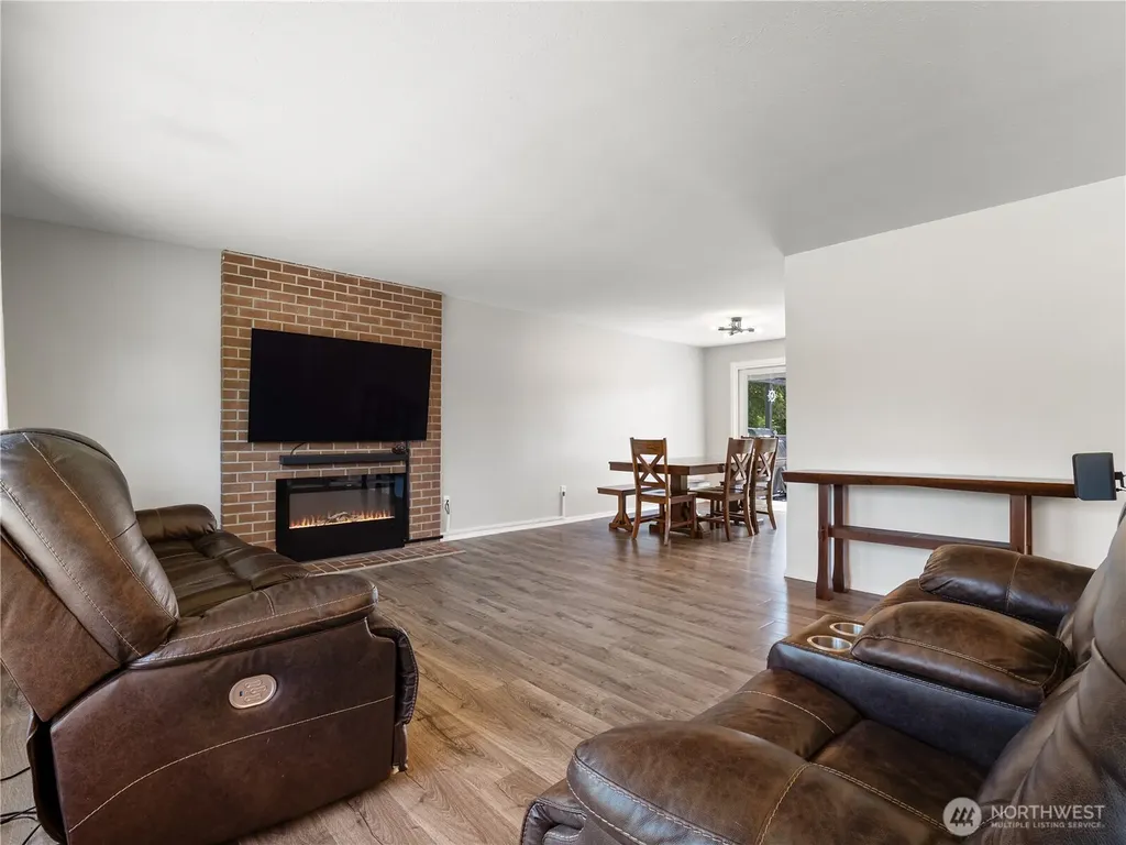 2103 306th Place Federal Way WA 98023