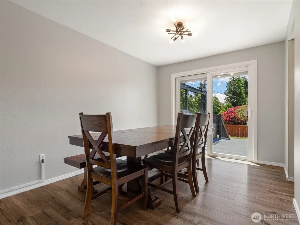 2103 306th Place Federal Way WA 98023