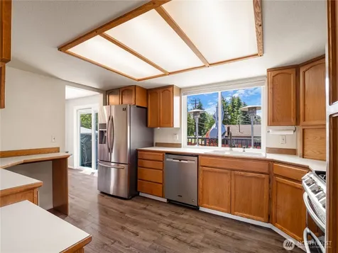 2103 306th Place Federal Way WA 98023