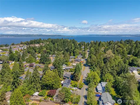 2103 306th Place Federal Way WA 98023