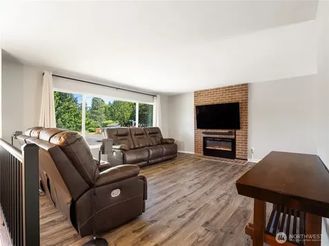 2103 306th Place Federal Way WA 98023