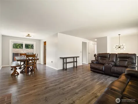 2103 306th Place Federal Way WA 98023