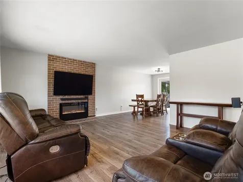 2103 306th Place Federal Way WA 98023
