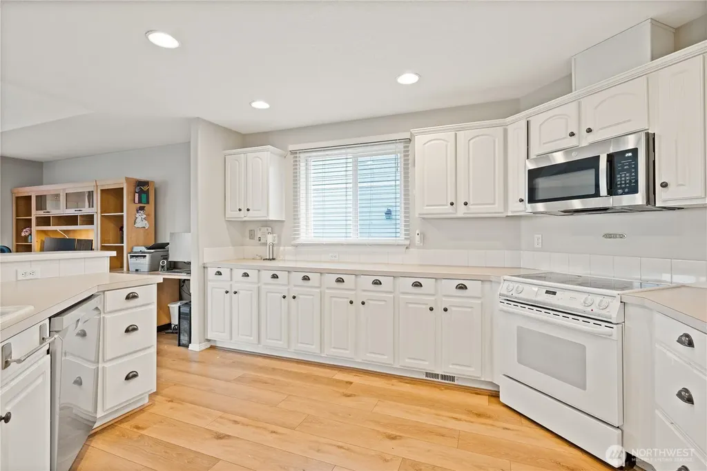 2350 Jathom Lane Longview WA 98632
