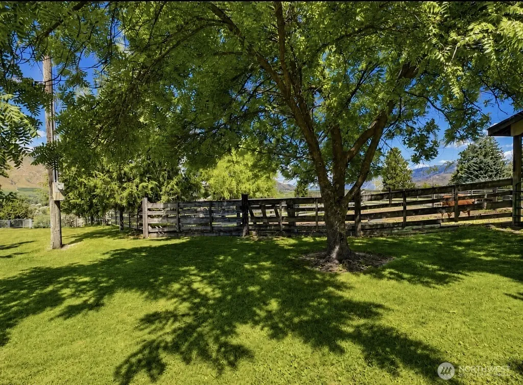 16 Mossy Rock Road Oroville WA 98844