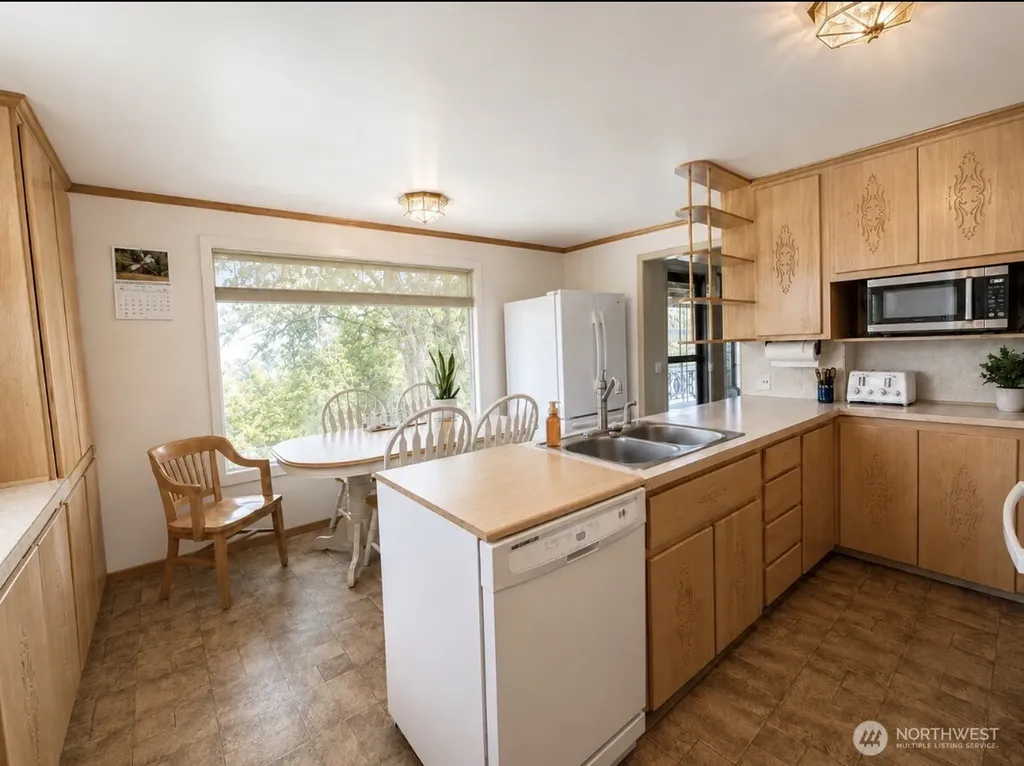 16 Mossy Rock Road Oroville WA 98844