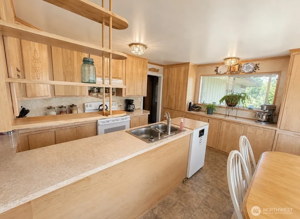 16 Mossy Rock Road Oroville WA 98844