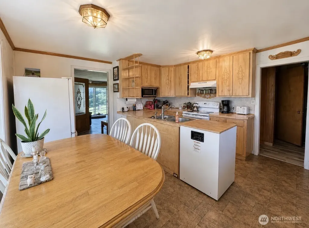 16 Mossy Rock Road Oroville WA 98844