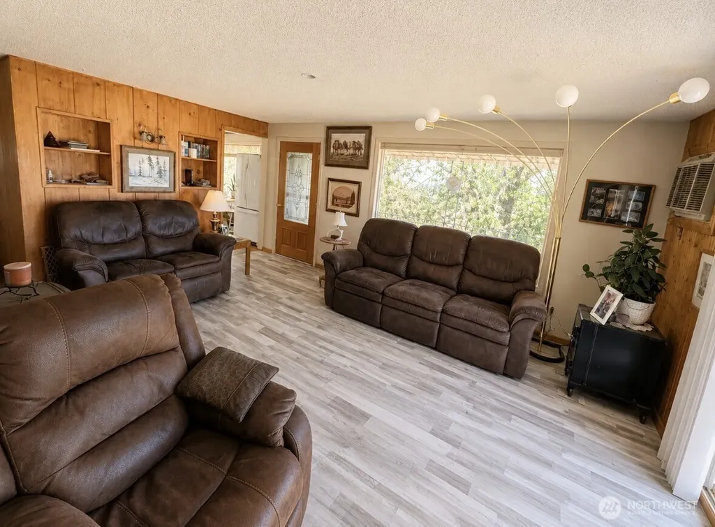 16 Mossy Rock Road Oroville WA 98844